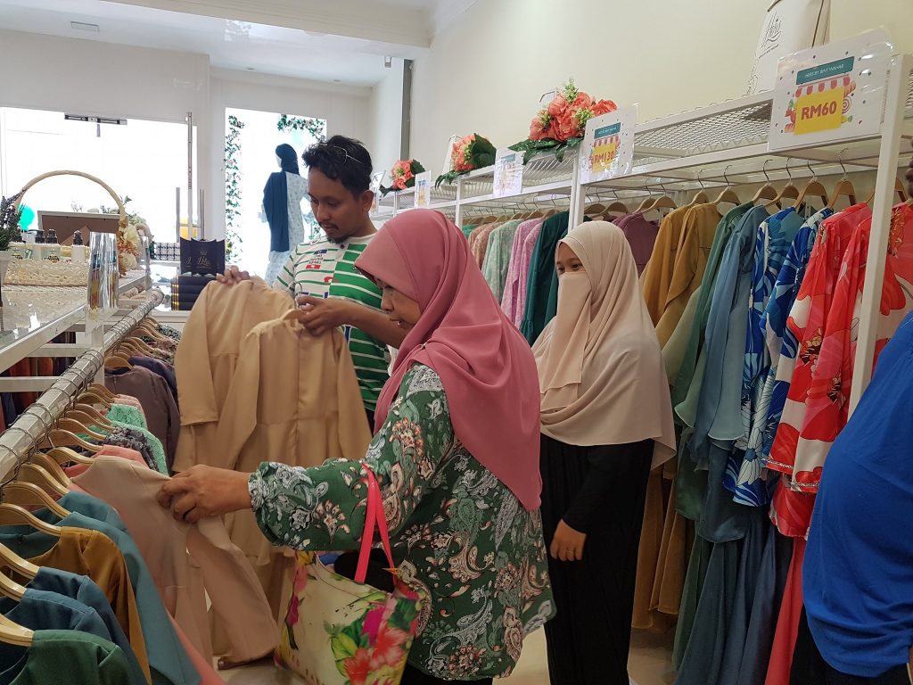 Raya shopping in jb